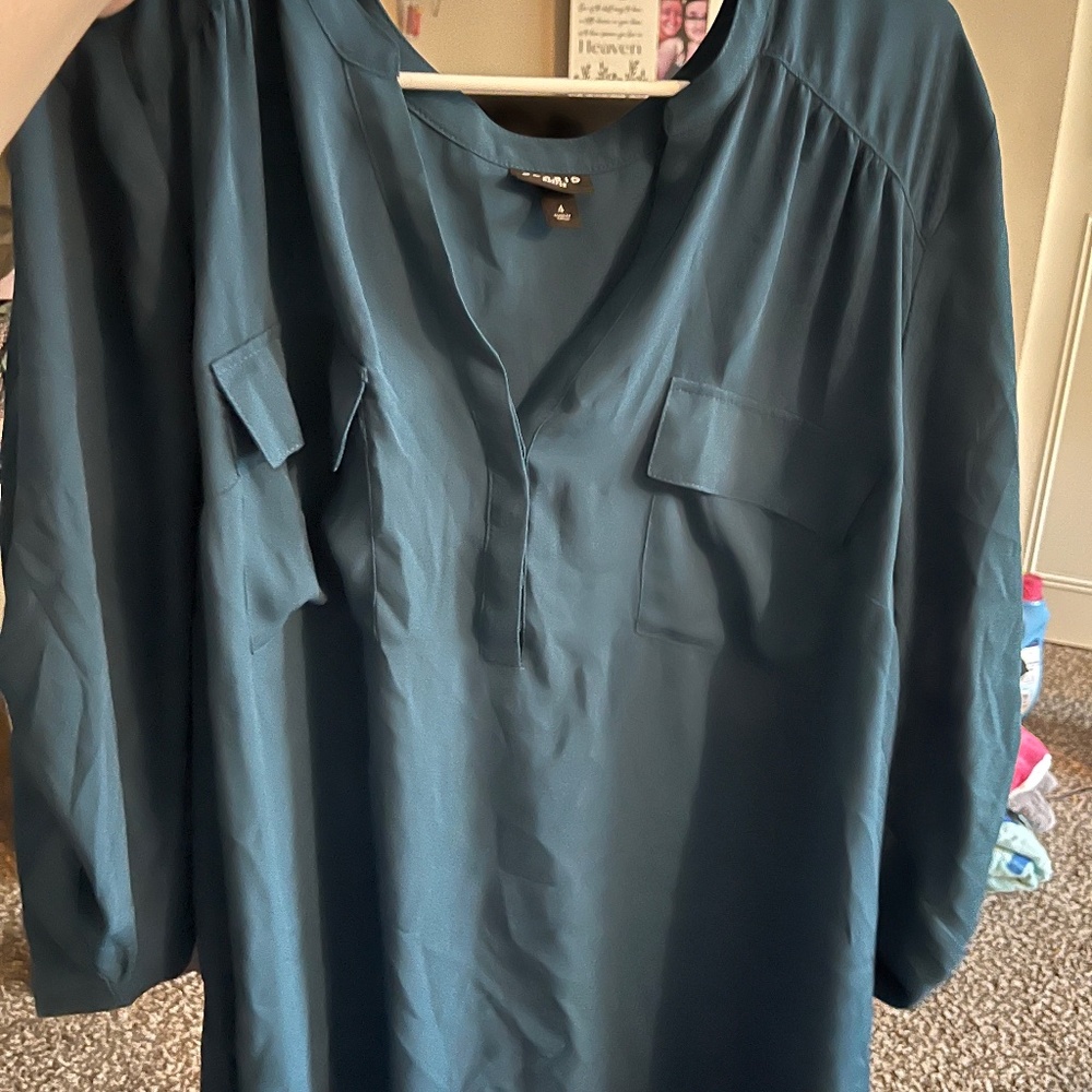 Teal size 4 Torrid long sleeve shirt